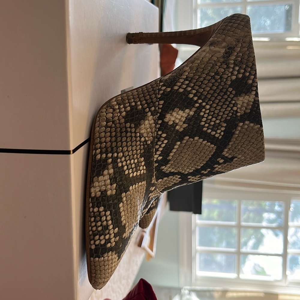 Dolce Vita snake print leather heals 7.5